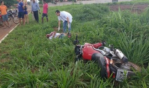 Homem fica inconsciente após levar queda de motocicleta