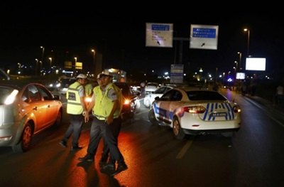 Atentado no aeroporto de Istambul mata ao menos dez pessoas
