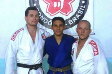 Moisés Medeiros treina forte para o campeonato brasileiro de judô