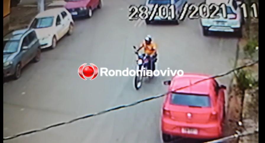 ASSISTA: Vídeo flagra momento em que ladrão furta motocicleta próximo de banco