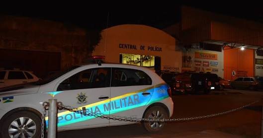 Policial federal tenta agredir PMs durante abordagem 
