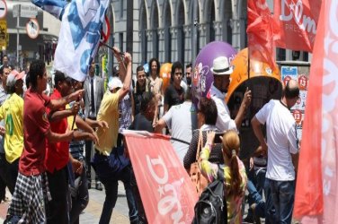 Militantes petistas e tucanos entram em confronto no Centro de São Paulo