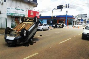 Polícia registra mais um capotamento no centro da capital