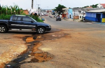 CENA DA CIDADE – Buracos tomam conta de vias que dão acesso ao Centro de Porto Velho – FOTOS