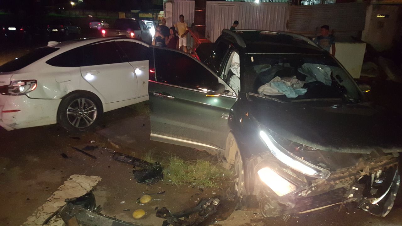 BMW: Adolescente pega carro escondido do pai e causa grave acidente de trânsito