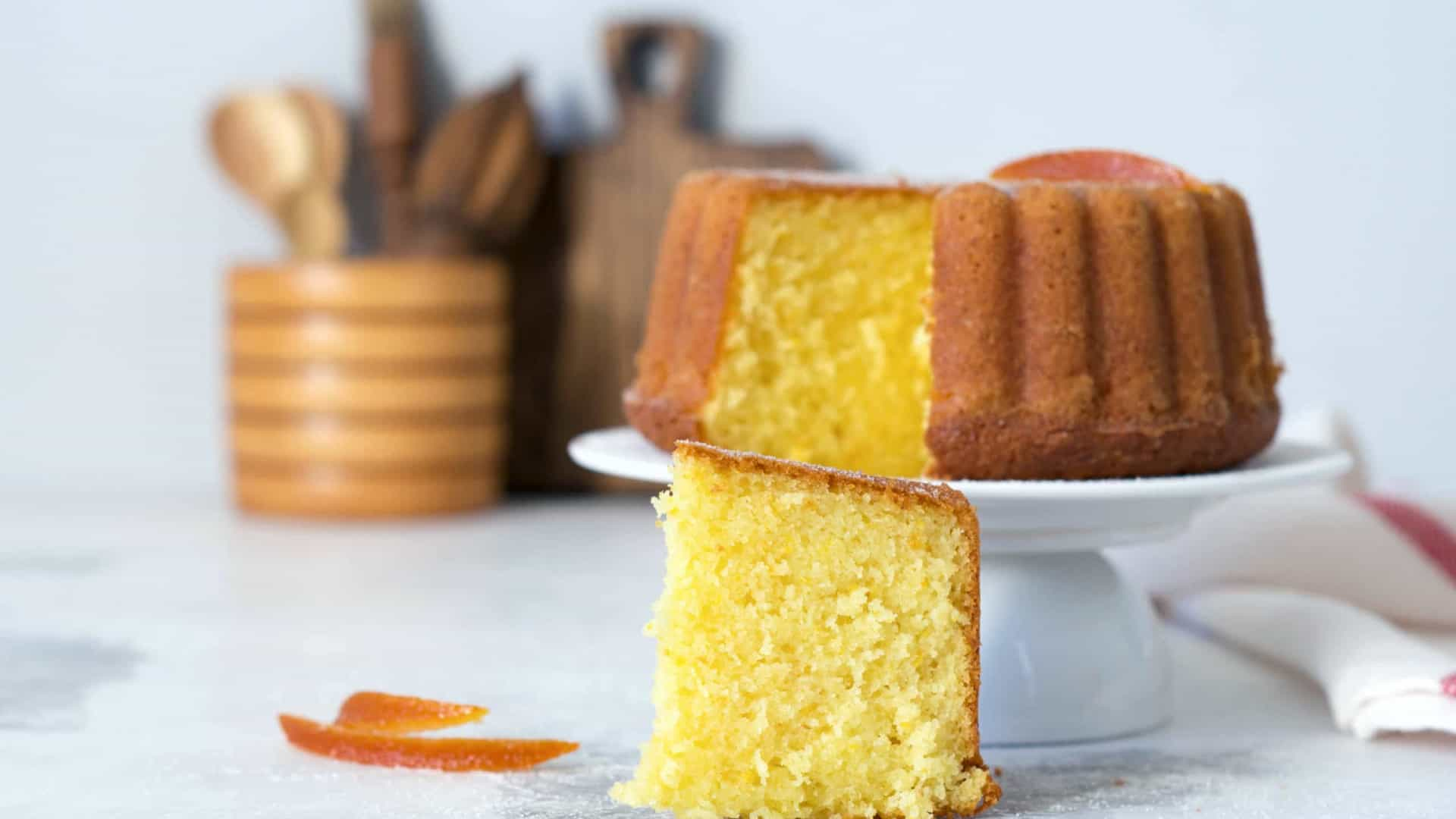 DELICIOSO: Que tal preparar um bolinho de laranja para o café da tarde?