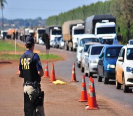 Fiscalização da PRF flagra moto clonada trafegando pela Br 364