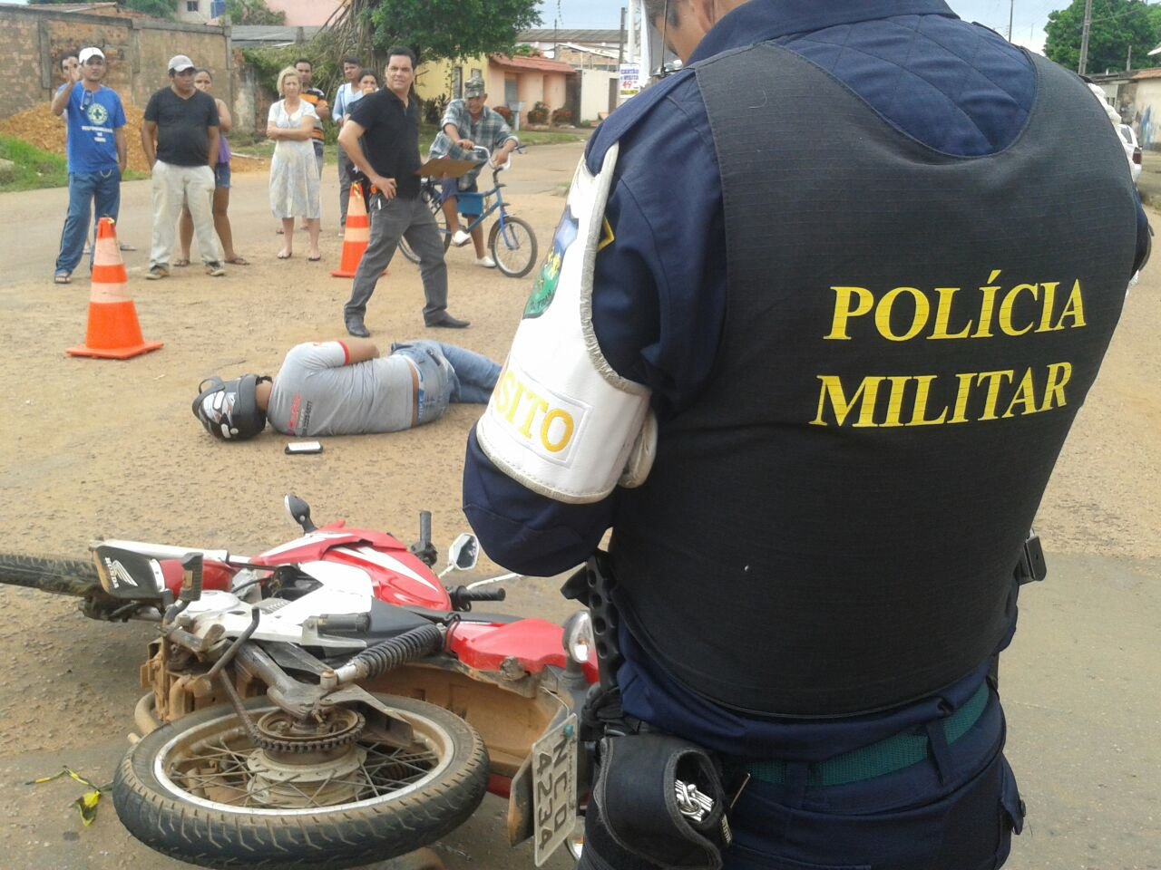 Acidente envolvendo caminhonete e moto deixa dois feridos