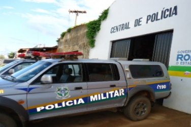 Grupo suspeito é preso com arma na região central