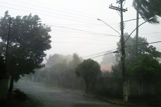 TEMPO - Quinta-feira com pancadas de chuva em todo estado 