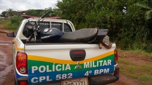 Após denúncia anônima, Polícia Militar recupera motocicleta furtada