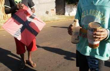 Idoso quase perde a orelha com linha de cerol na zona Sul da capital