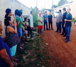 Vereador reúne-se com moradores e pede melhorias ao bairro Conquista