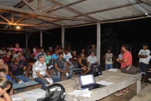 Ministro do desenvolvimento agrário entrega títulos de terra 