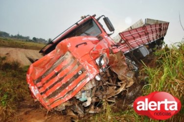 Duas pessoas morrem em grave acidente na BR 364