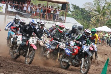 Show dos pilotos na Abertura do Estadual de Velocross