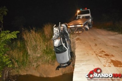 JI-PARANÁ -  Carro cai de ponte e motorista morre no hospital