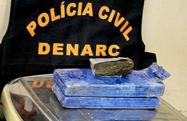 Agentes do DENARC apreendem quase dois quilos maconha escondido em geladeira