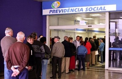 Governo formaliza antecipação de 50% do 13º dos aposentados
