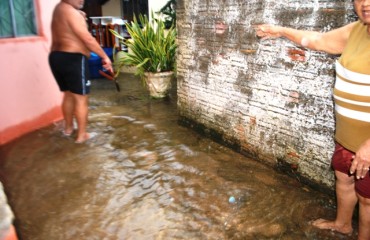 Forte chuva na capital deixa ruas inundadas e alaga residências – Fotos 