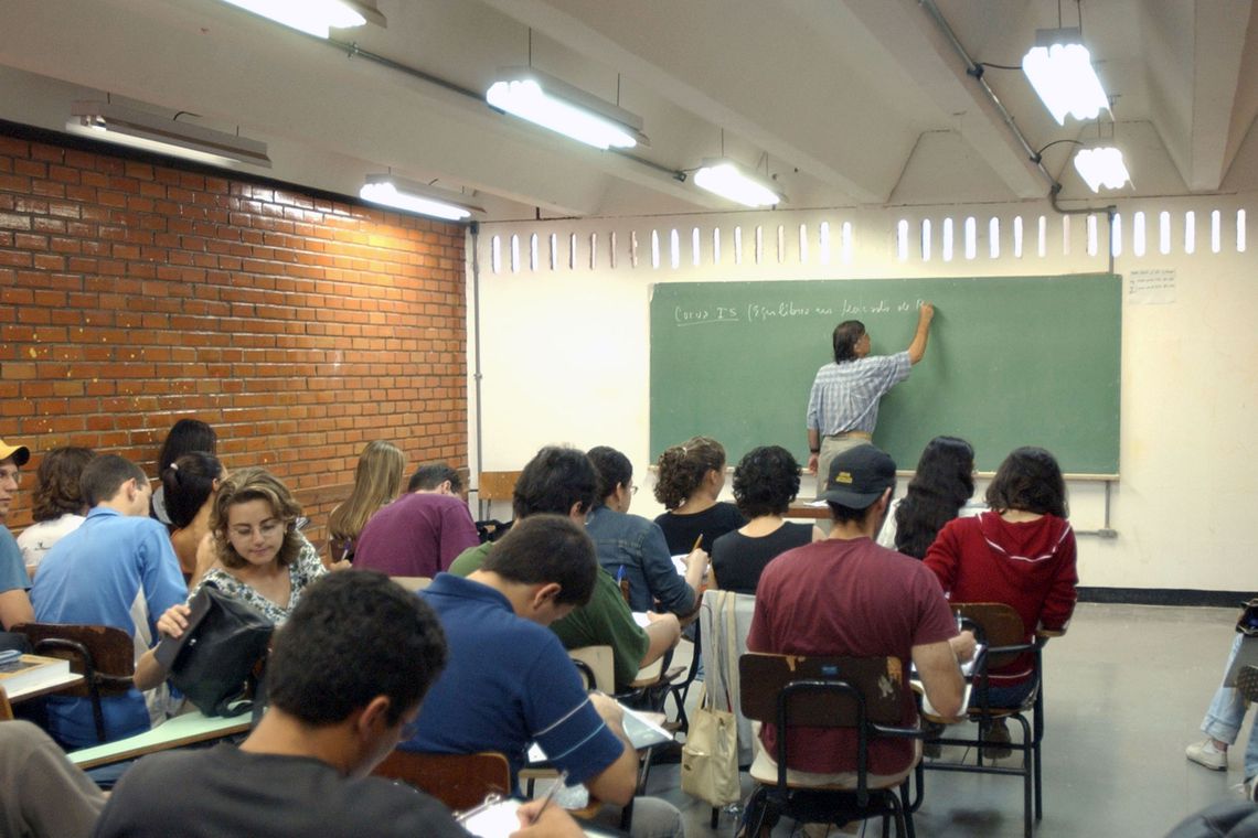 EDUCAÇÃO: Brasil tem dificuldade de atrair jovens para a carreira de professor