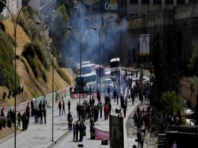 Protestos na Bolívia deixam dezenas de pessoas feridas e presas