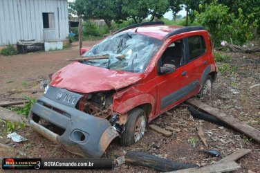 Veículo capota após condutor perder controle da direção em São Francisco do Guaporé