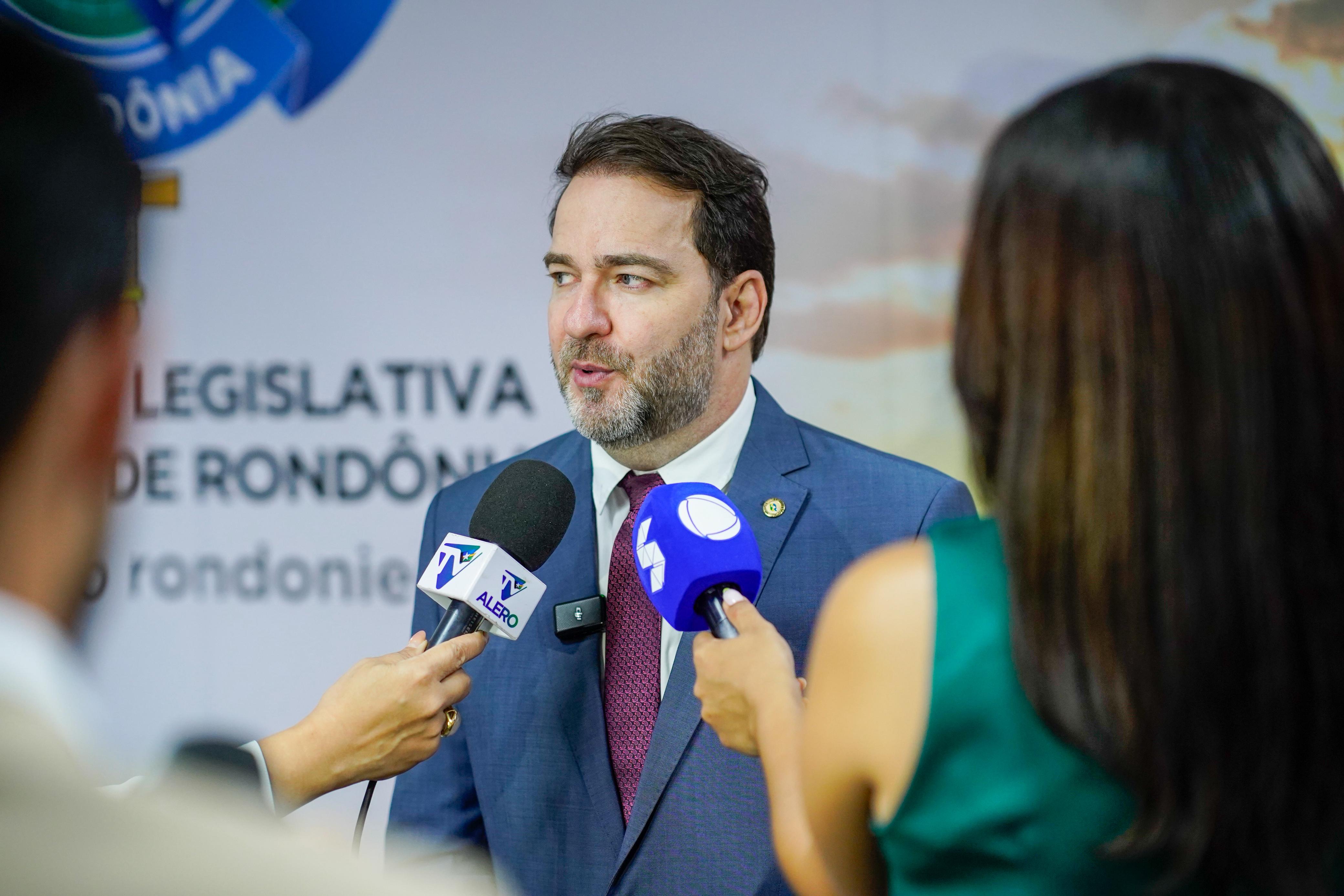 ALEX REDANO: Dep. questiona qualidade da Aegea e cobra transparência do saneamento em RO