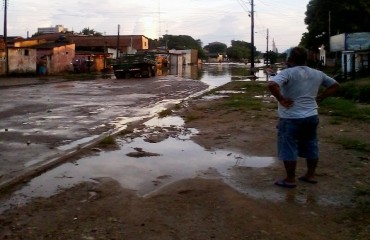 TEMPORAL - Forte chuva deixa bairros da capital tomados pela lama  - Fotos 