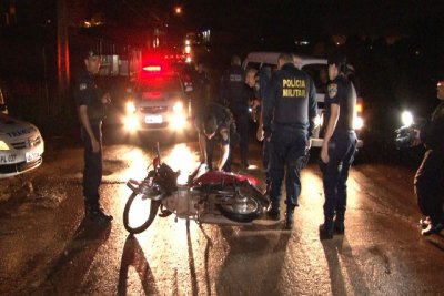 Choque entre carro e moto deixa mulher morta na capital
