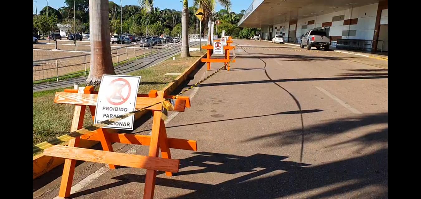 POLÊMICA: Estacionamento do aeroporto é bloqueado e deixa de ser gratuito