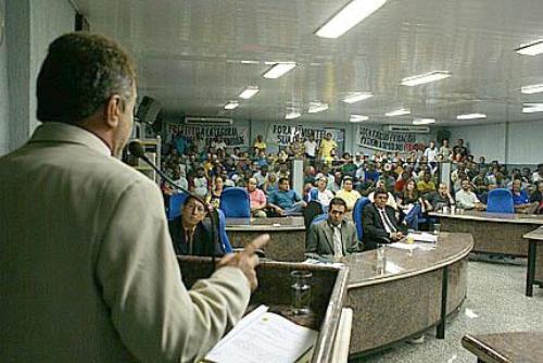  Câmara aprova projeto proibindo taxista ter mais de uma placa 