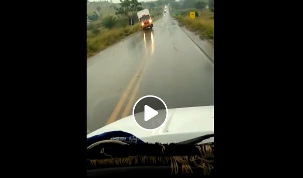 IMPRESSIONANTE: Caminhoneiro filma o próprio acidente com caminhão baú; veja o vídeo