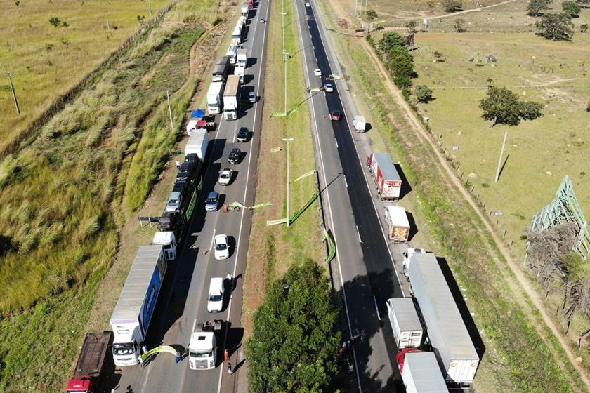 AMEAÇA: Reajuste divide caminhoneiros e parte da categoria ameaça greve