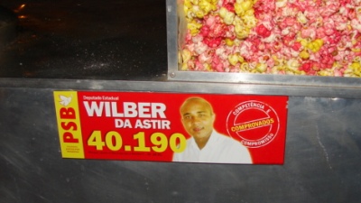 Candidato faz propaganda no Carnaval Fora de Época