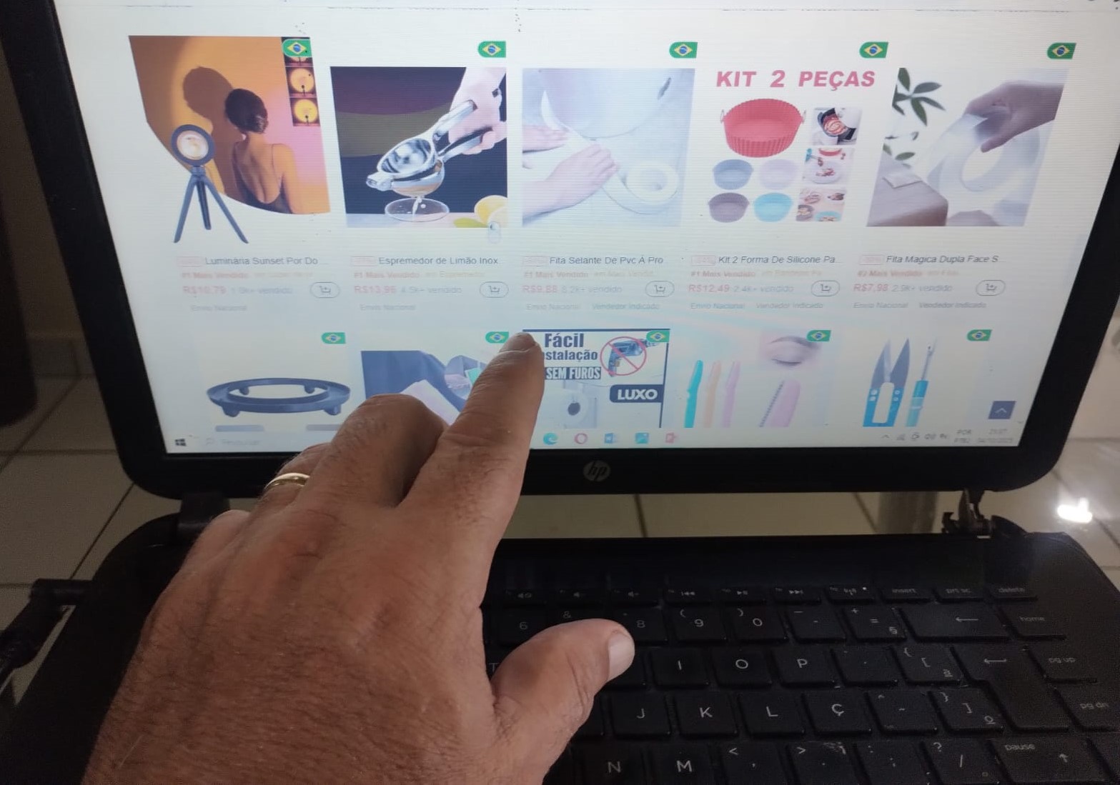 NOVO CONSUMO: Comércio tradicional encolhe enquanto e-commerce cresce 