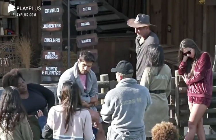 FOGO NO FENO: Jojo Todynho e Mirella discutem durante divisão de tarefas em A Fazenda