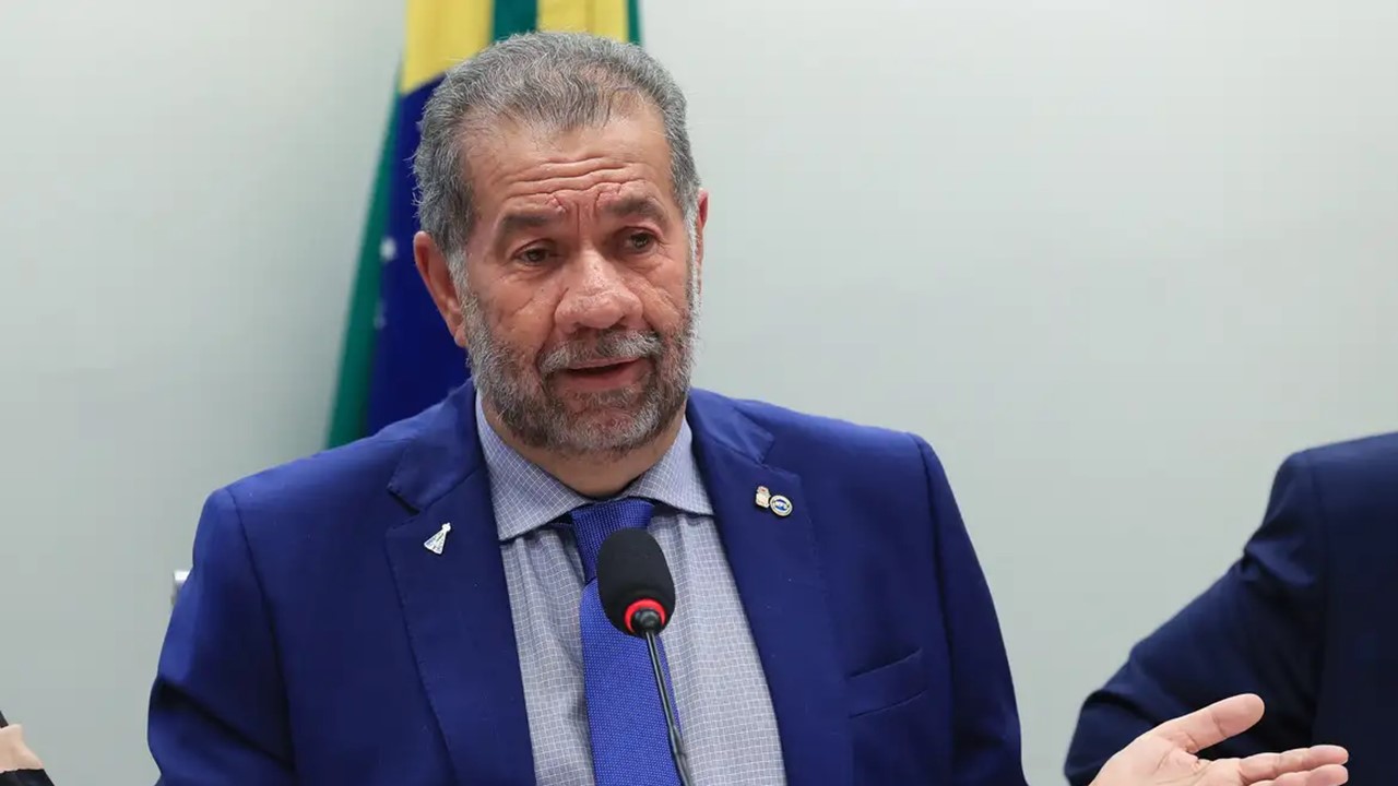 Lupi anuncia saída do Ministério da Previdência em meio a escândalo de fraudes no INSS