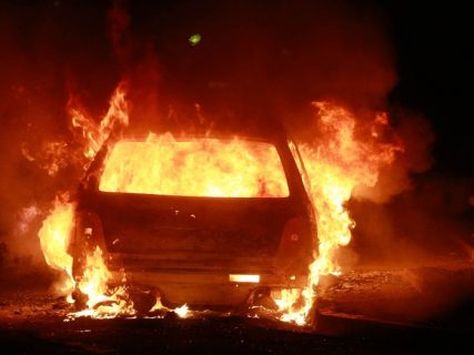 CONFESSOU: Homem é preso por colocar fogo em carro que obstruía garagem