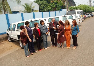 Seduc entrega veículos para projeto do Ensino Médio