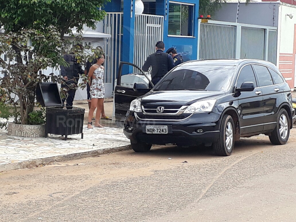 BRIGA DE FACÇÕES : PM prende casal de irmãos com duas pistolas em CR-V