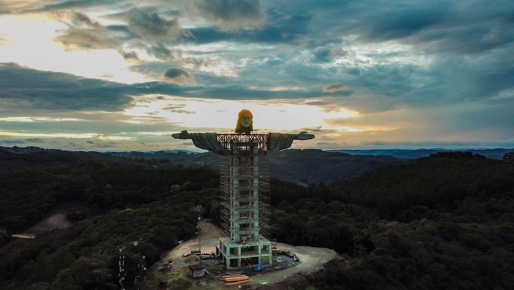 EM CONSTRUÇÃO: Cidade no sul do Brasil terá estátua de Cristo maior que a do Rio de Janeiro