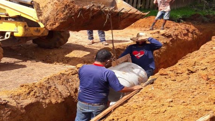 NOVA CALIFÓRNIA: Prefeitura realiza obras de recuperação em vias urbanas 