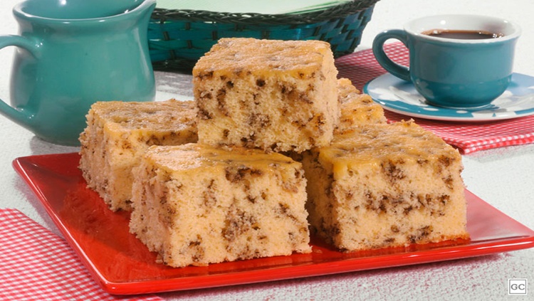 PRÁTICO: Bolo de fubá formigueiro para acompanhar o cafezinho da tarde