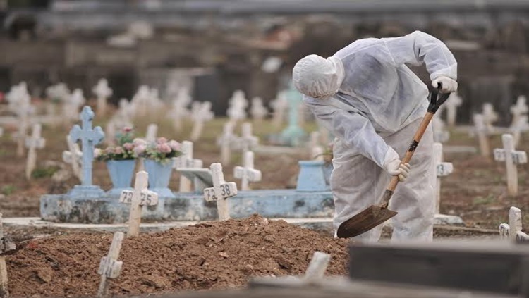 AVANÇO RÁPIDO: Média de mortes por Covid-19 duplica em um mês, diz Fiocruz