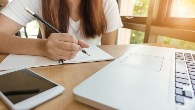 VÁRIAS ÁREAS: Faculdade Católica retoma matrículas para 10 opções de cursos de Pós-Graduação