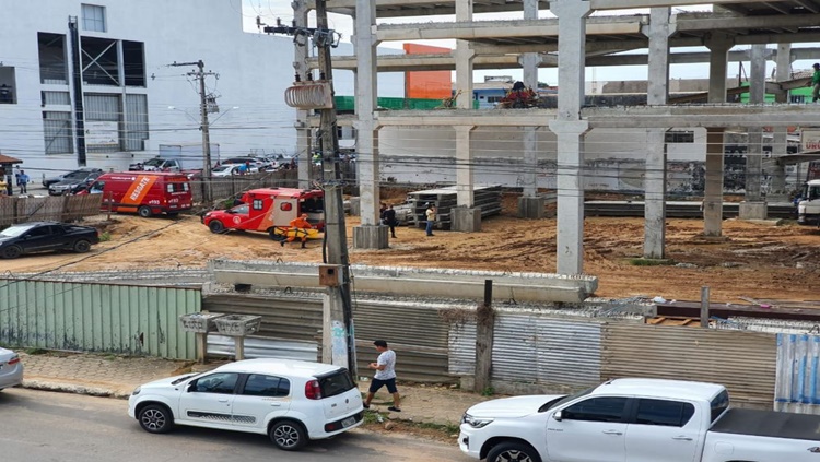 DESABOU: Laje cede em obra e operários ficam feridos enquanto trabalhavam 