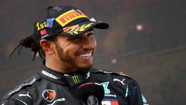 PANDEMIA: Lewis Hamilton testa positivo para Covid-19 e não estará no GP de Sakhir