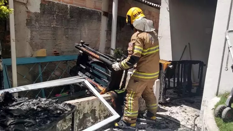 TRÁGICO: Incêndio mata criança de três anos e deixa familiares feridos