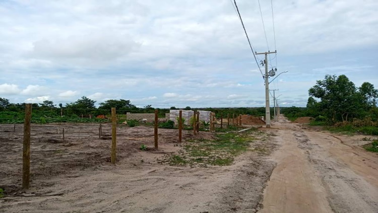 DESCASO: Famílias paralisam obras em condomínio rural por atraso da Energisa